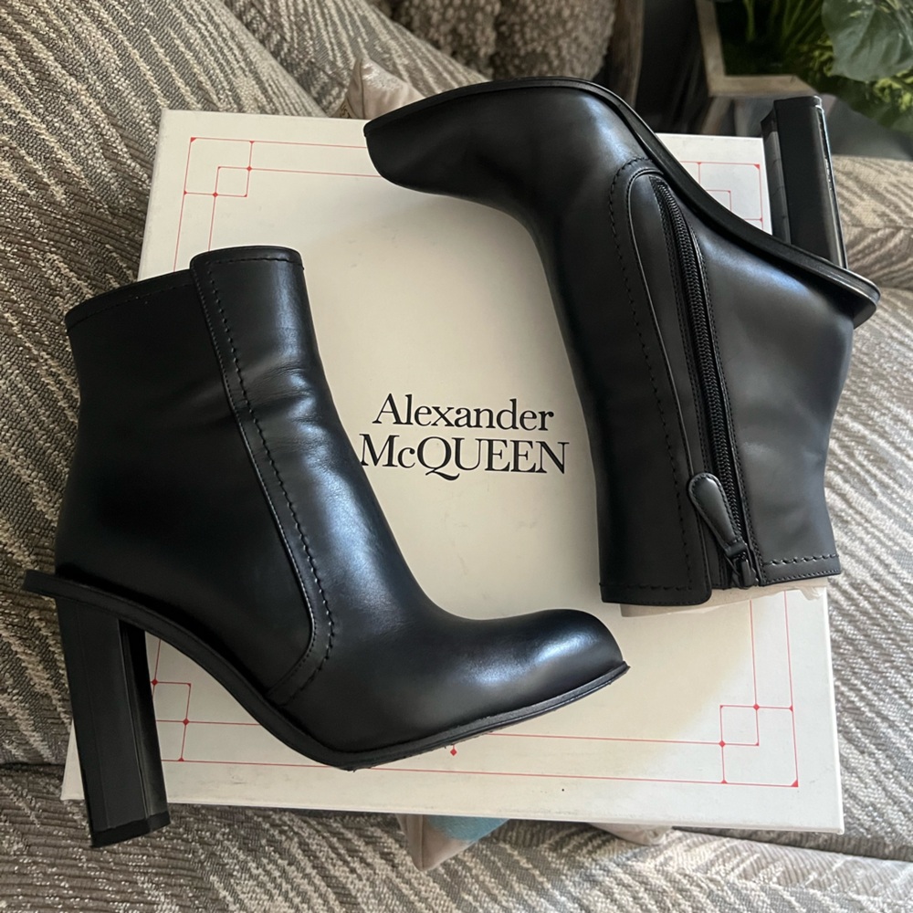 Alexander McQueen Black Heeled Boots - 39